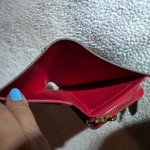 Fashion As Is - Picture 4 of 6